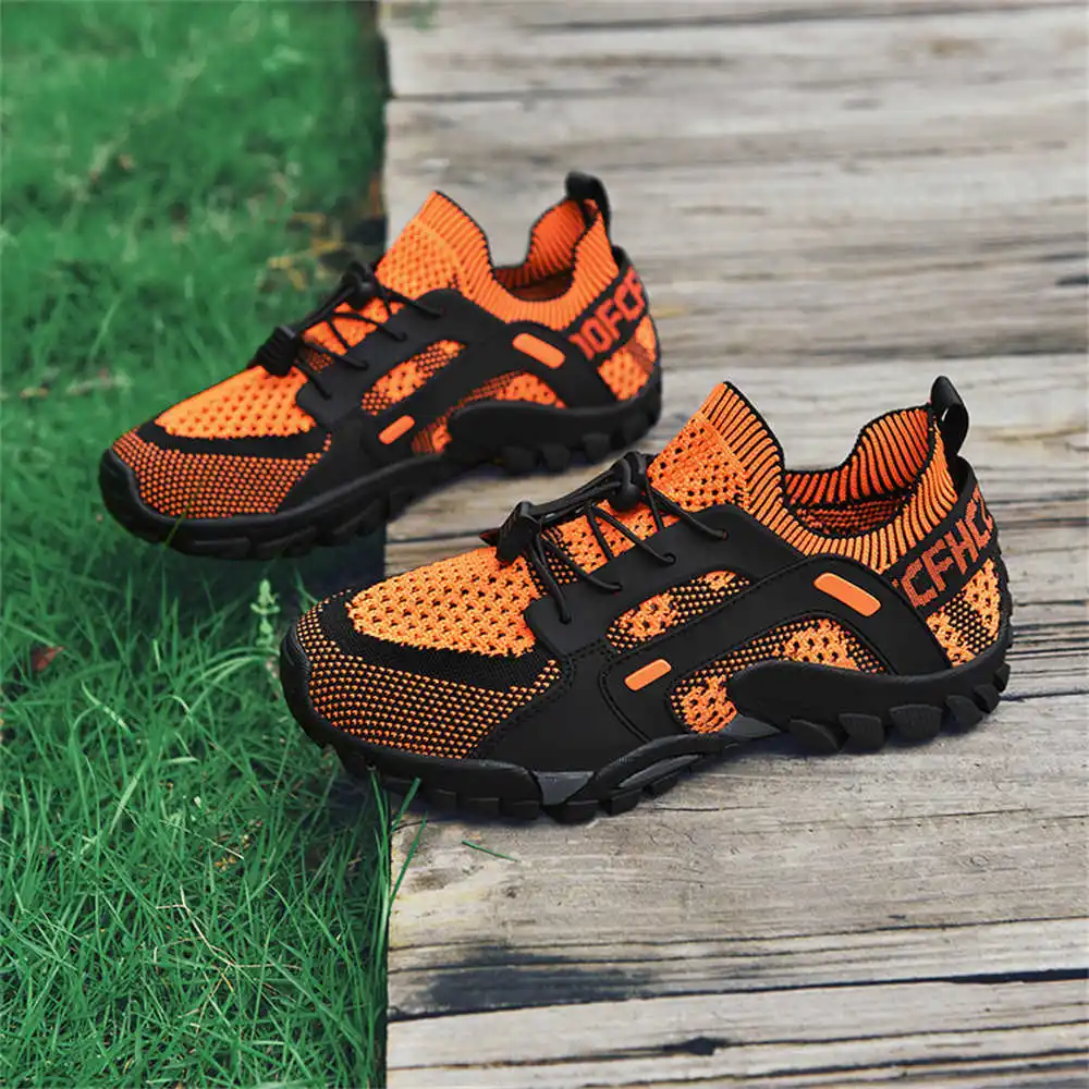 Travel Accessories In Train - Size 43 Size 40 Men's Shoes
